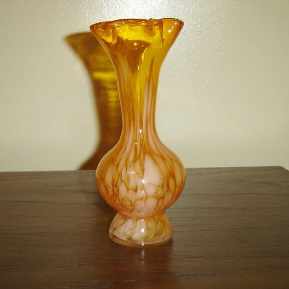 Handblown orange speckled art glass vase VGU - Picture 3 of 8